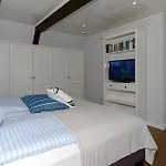 Kuesterhus ניבלום